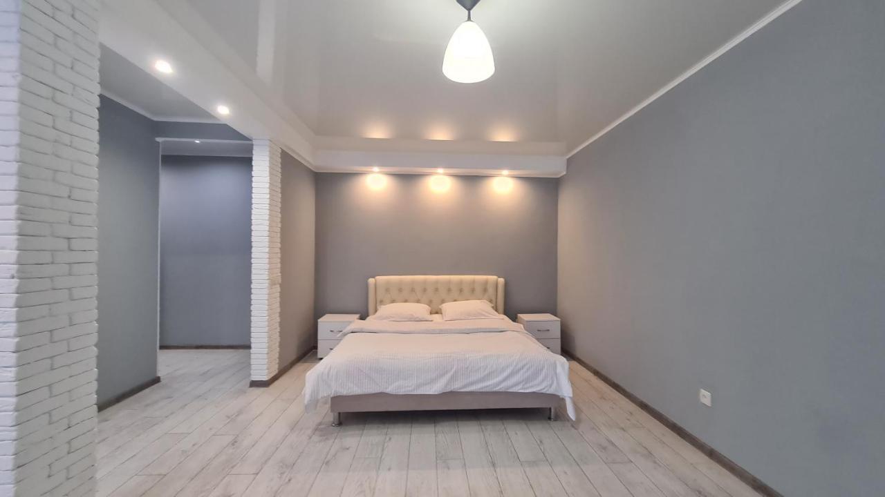 Apartaments On Vulytsia Heroiv Ato 32 Kryvy Rih Extérieur photo